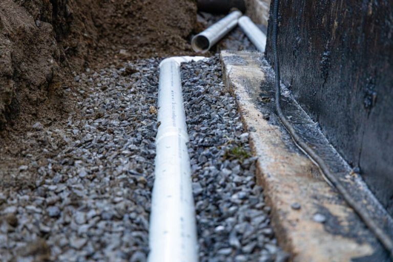 Installation et Réparation Drain Français | MAX - Excavation